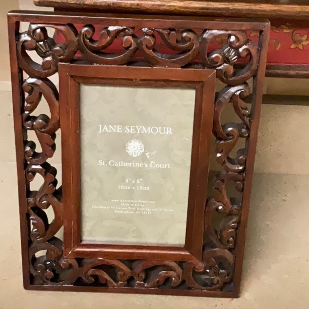 Brand new wooden cut work frame.  4 x6 photo.  Beautiful.